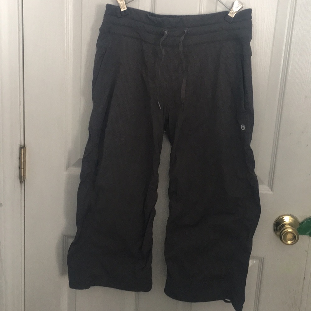 Grey Lululemon cropped joggers.